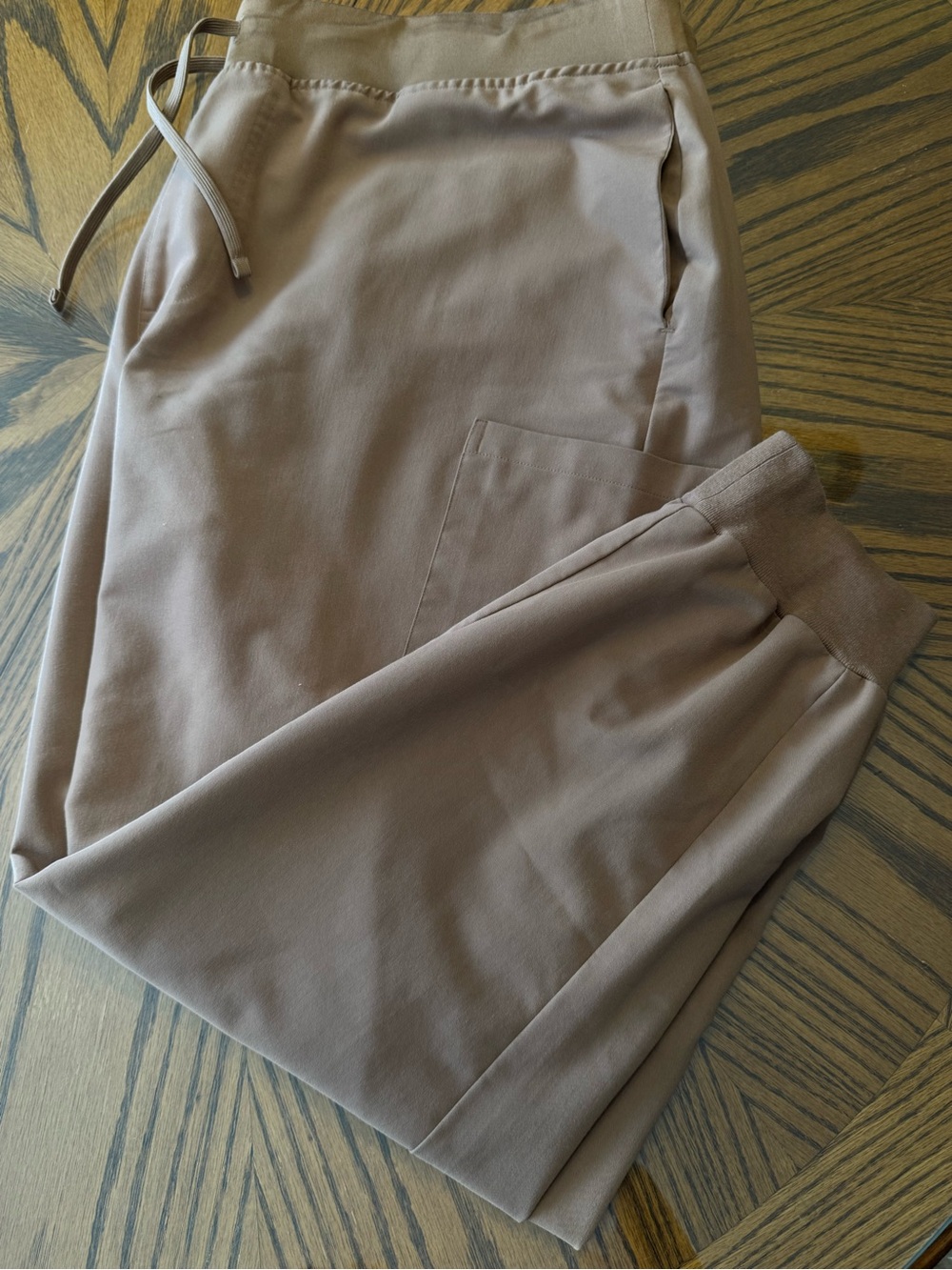 Women’s Drawstring Jogger Scrub Pants in Taupe